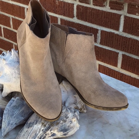 Lucky 🍀 Brand Pull On Tan Suede Ankle Boots Size 7 - Picture 4 of 16